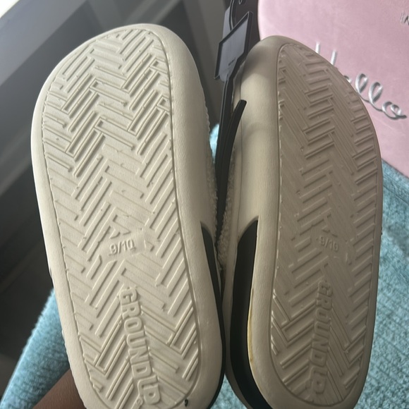 Disney slippers - Picture 2 of 3